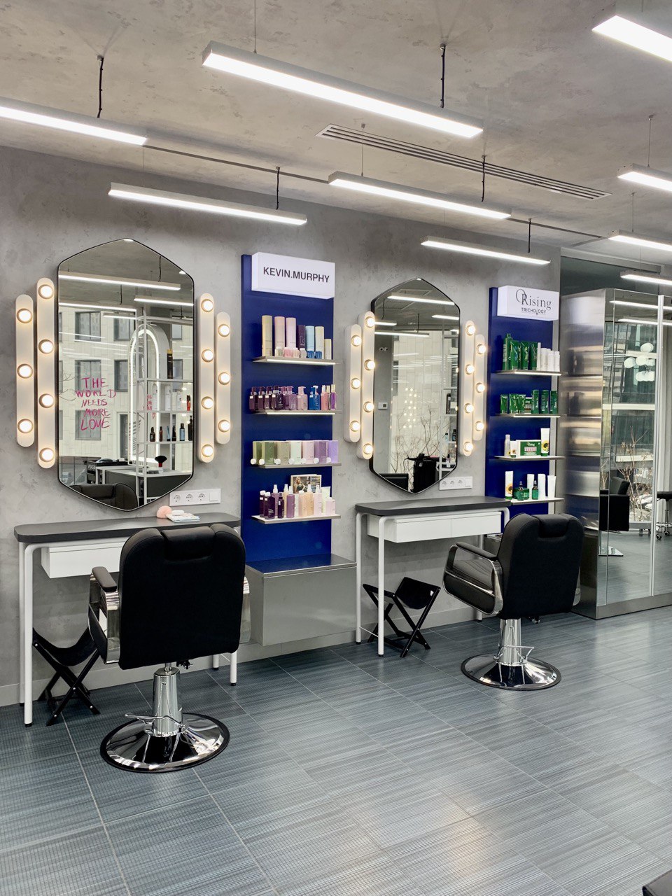 Робоче місце візажиста з дзеркалом — дизайн Grand Prix Beauty