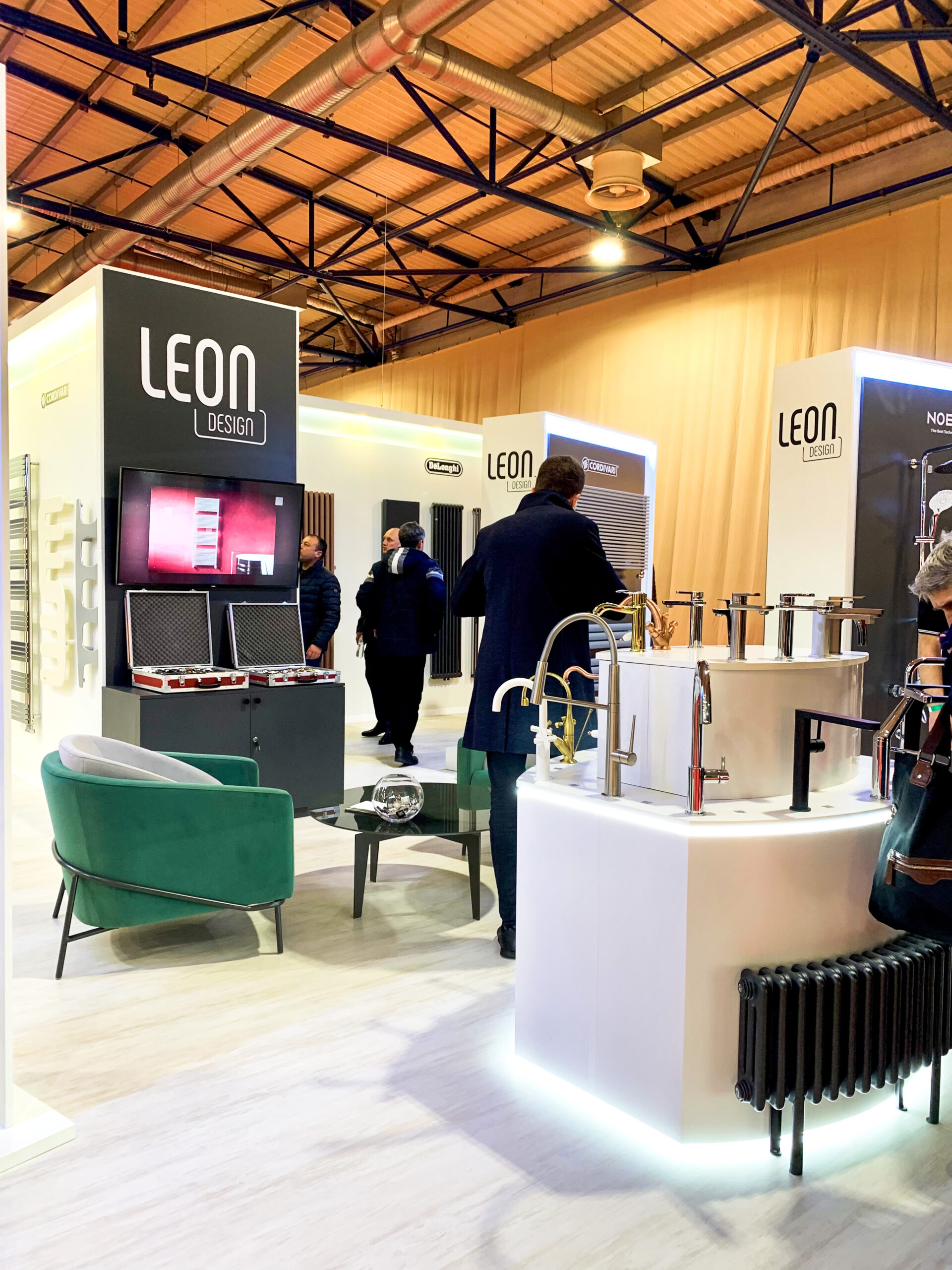 Дизайн виставкового стенду та виставкове обладнання Leon Design